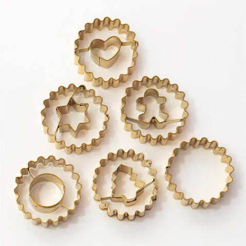 Christmas Cookie Cutter Set - 6 Linzer Star, Gingerbread Man, Christmas Tree, Circle and Plain Cutters